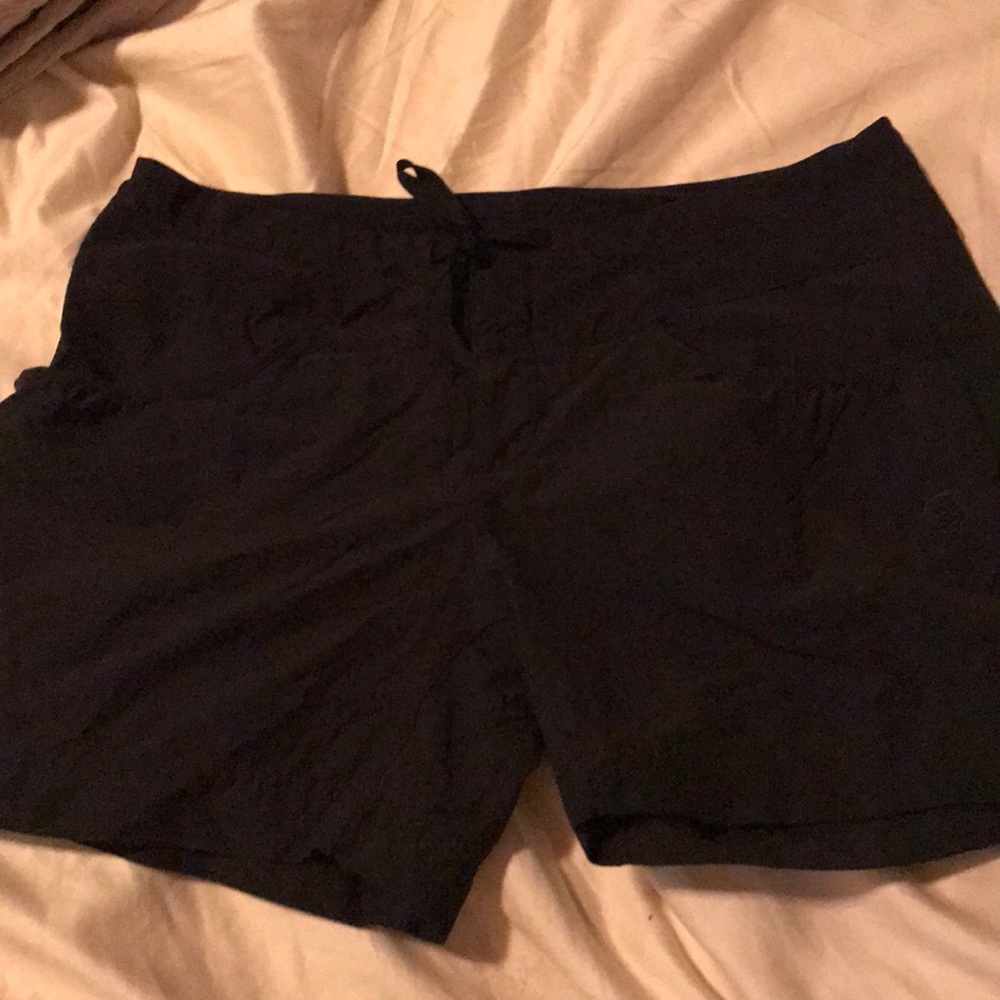 Athletic material shorts
